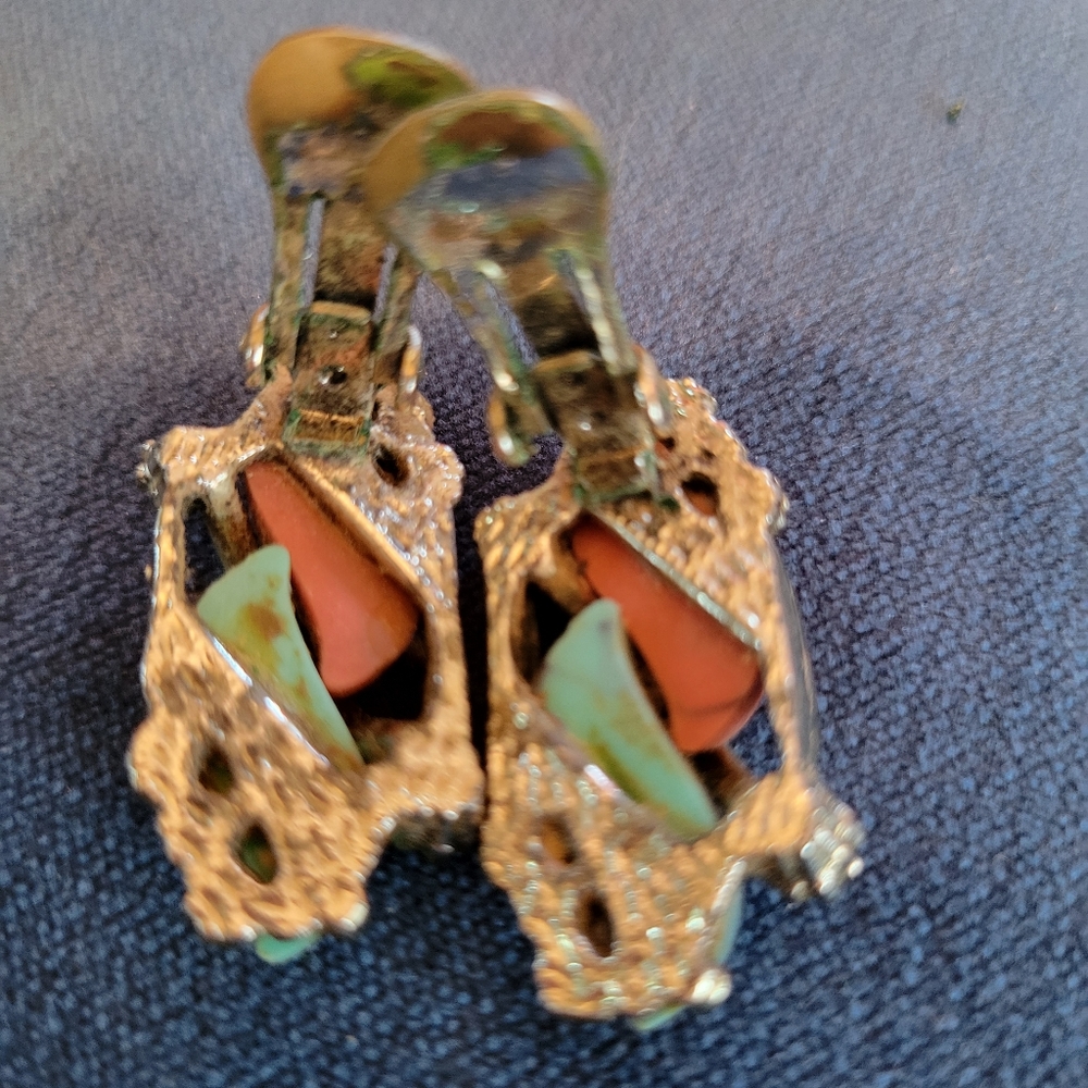 2 Pairs Vintage Clip-On Earrings ~ MCM ~ Floral ~ Pretty - Picture 11 of 15